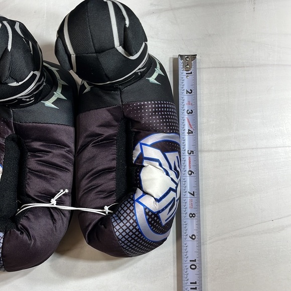 Marvel Avengers Kid’s Slippers Black/White sz 4/5(L) - Picture 6 of 7